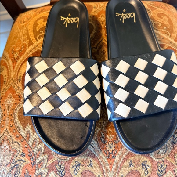 Beek Pelican Leather Slide. Woven.Black -Cream Size 9 EUC memory foam bed - Picture 3 of 15